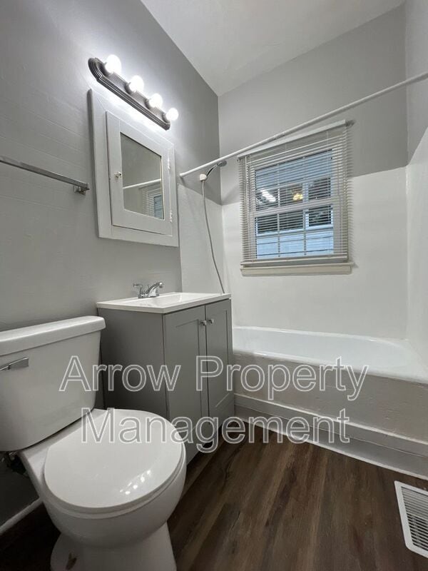 Building Photo - 1522 D St