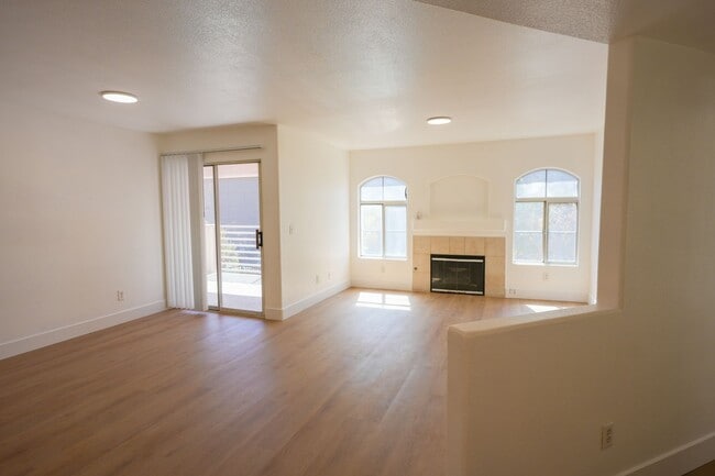 Building Photo - Beautifully Updated 2-Bedroom Condo in a Gated Community