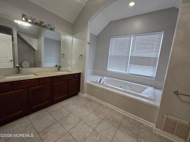 Building Photo - 18 4th Ave