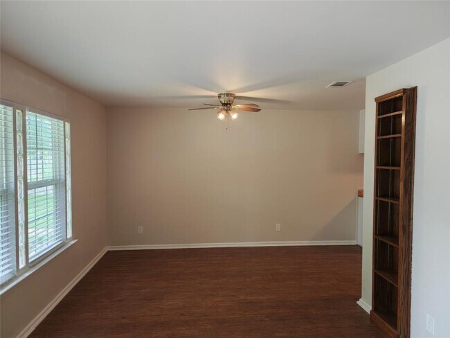 Building Photo - 3207 Locke Ln