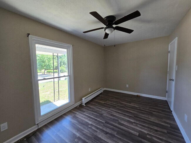 Building Photo - 5523 Livingston Dr