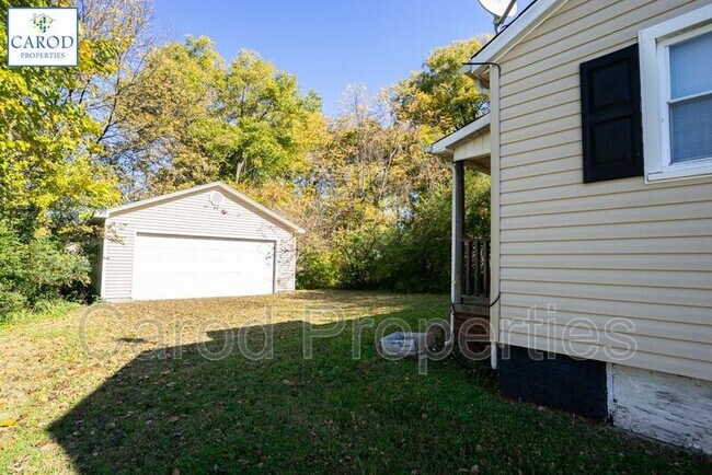 Building Photo - 847 Broad Ave