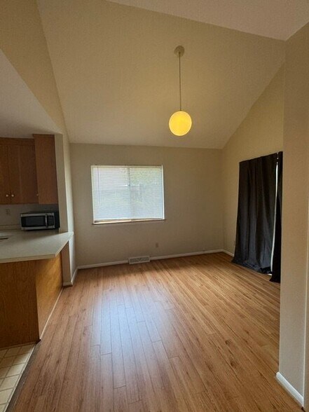 Building Photo - 1580 Birnam Dr