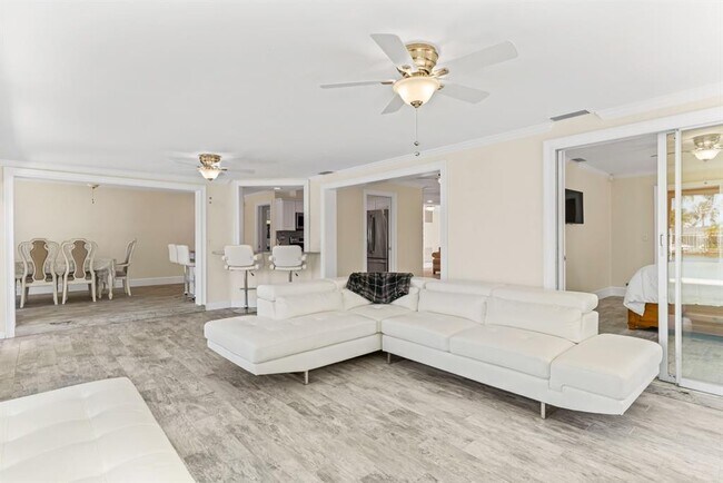 Building Photo - 11240 7th St E