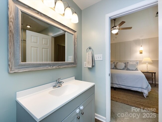 Building Photo - 7731 Ivy Hollow Dr