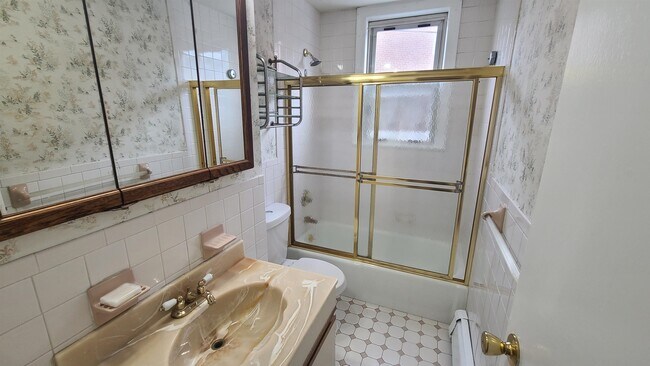 Building Photo - 86 Tonnelle Ave