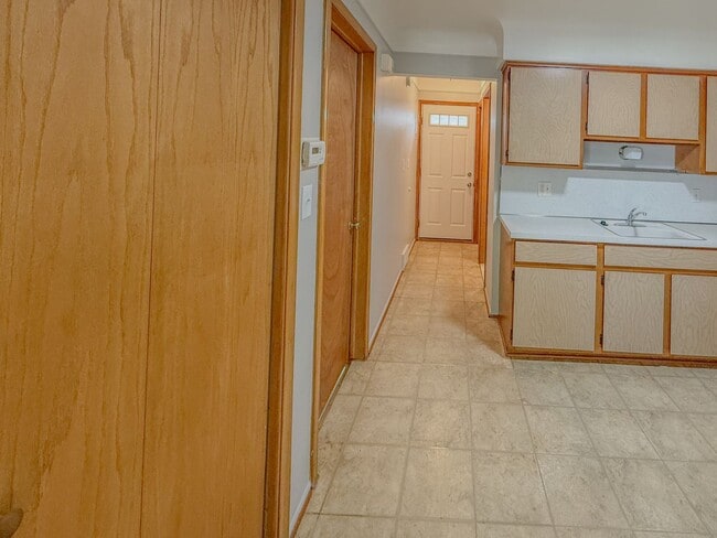 Building Photo - Fall in Love with Your Next Home! 1-Bedroo...
