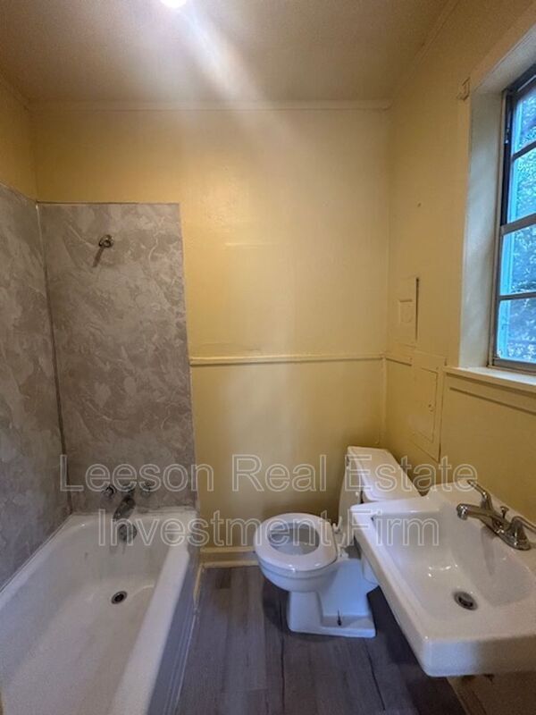 Building Photo - 3041 Desoto St