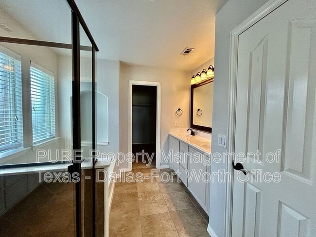 Building Photo - 511 Carnation Ln