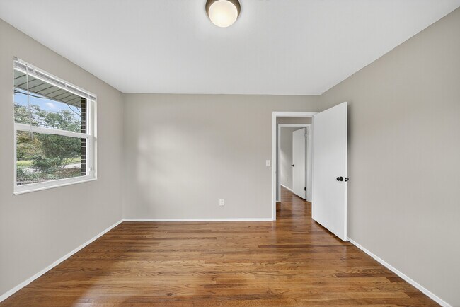 Building Photo - 2327 Mura Dr