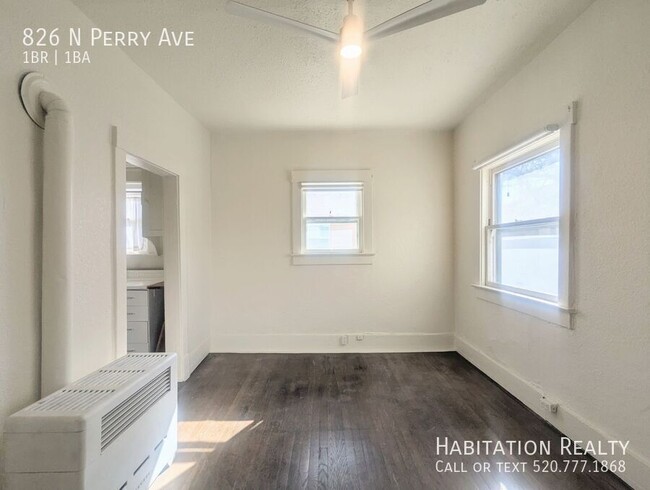 Building Photo - 826 N Perry Ave