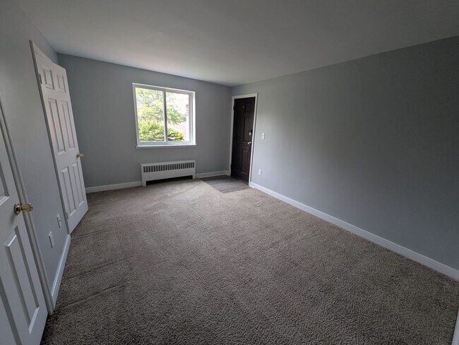 Building Photo - Modern Comfort & Convenience in  Rensselae...