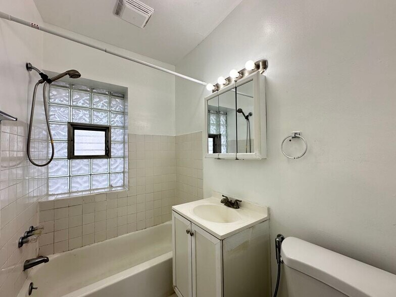 Building Photo - 4407 N Keystone Ave