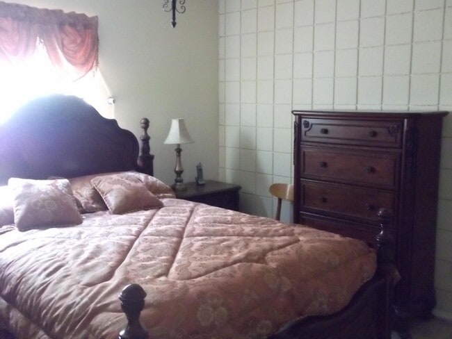 Building Photo - 6400 Edgemere Blvd