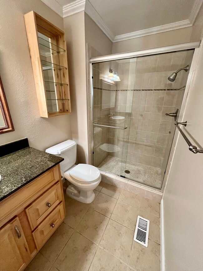 Building Photo - 185 Easy St