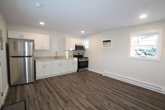 Building Photo - Beautifully remodeled and completed 1 bedroom apartment.  FREE MONTH OF RENT!*