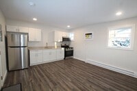 Building Photo - Beautifully remodeled and completed 1 bedroom apartment.  FREE MONTH OF RENT!*