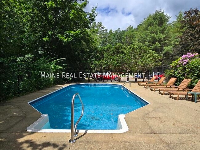 Primary Photo - 10 Tall Pines Dr