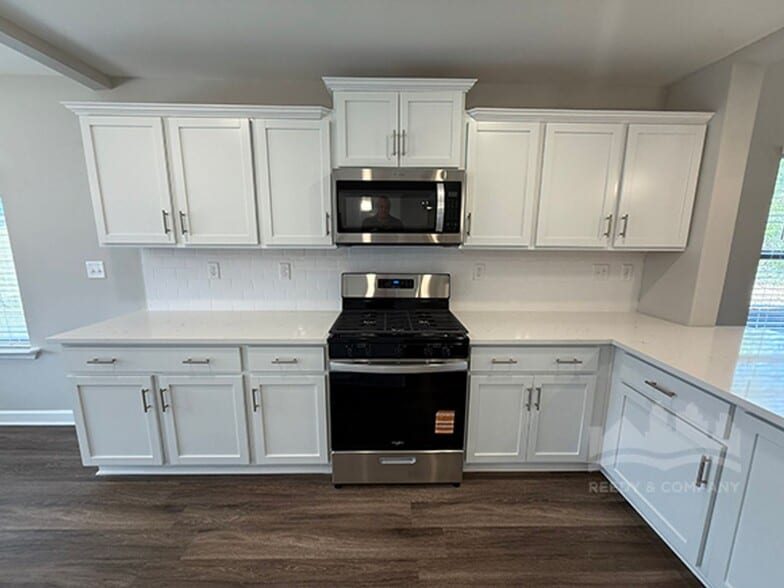 Building Photo - 40 Blue St