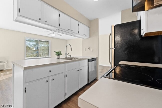 Building Photo - 62 Eton Way