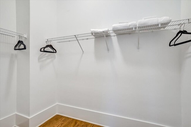 Building Photo - 10671 Serenbe Ln