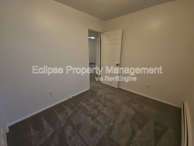 Building Photo - 208 Maple Dr