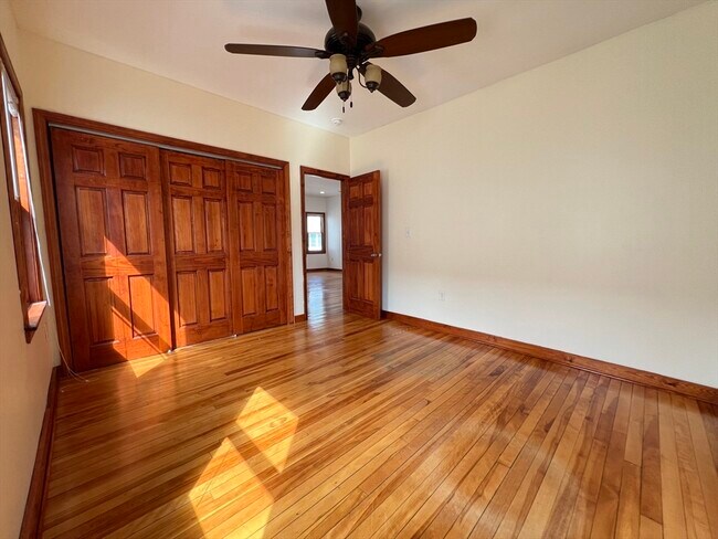 Building Photo - 42 Pinkham Rd