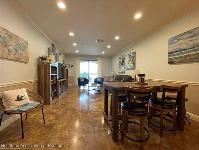 Building Photo - 2351 Lakeview Dr