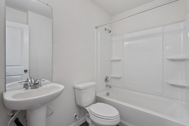 Building Photo - 1153 Magnolia St