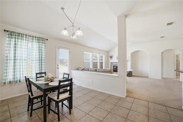 Building Photo - 209 Lariat Dr