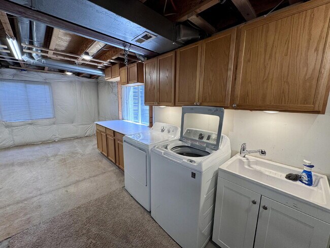 Building Photo - 11260 Jersey Way