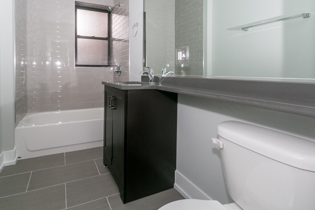 Building Photo - 710 W Brompton