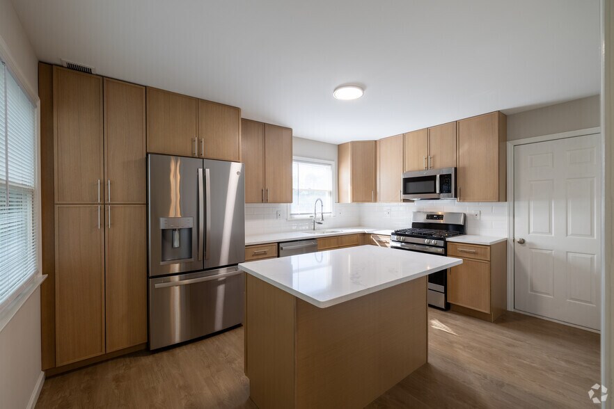 Primary Photo - Village at Bridgewater