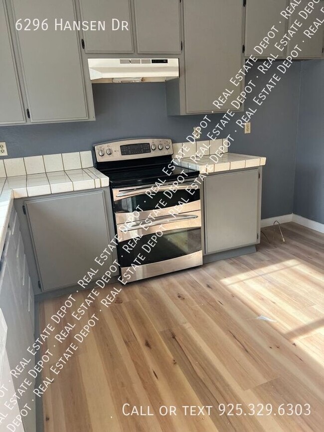 Building Photo - 6296 Hansen Dr