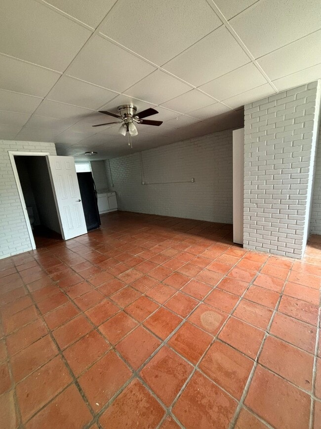 Building Photo - 1627 FM351