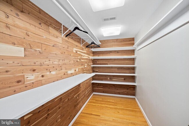 Building Photo - 1604 N Edgewood St