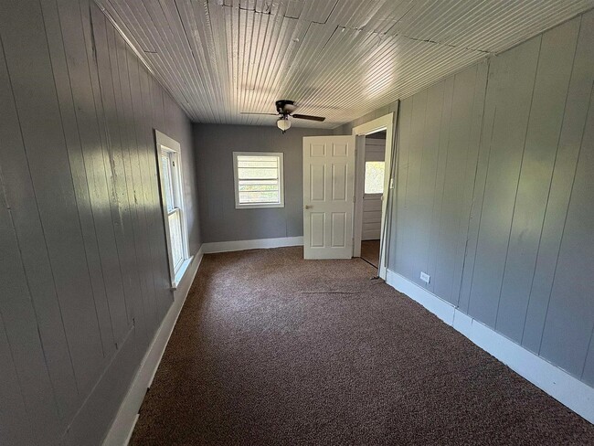 Building Photo - 314 W Mulberry Ave