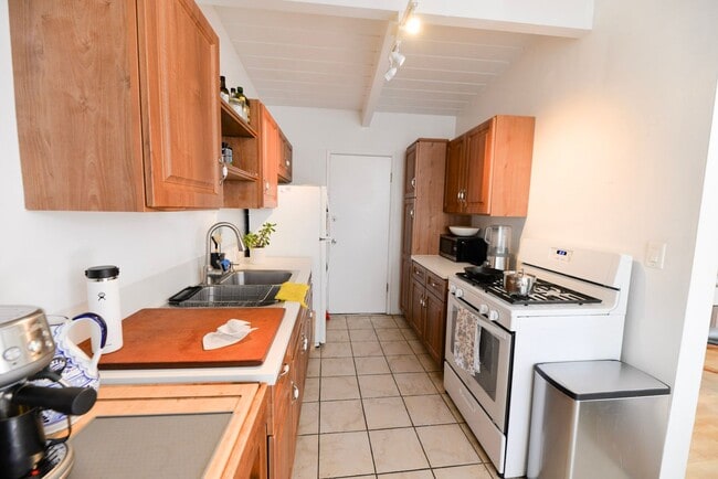 Building Photo - 139 W Canada