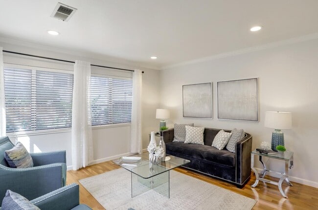 Building Photo - 545 Cassatt Way