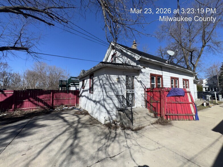 Building Photo - 5135 N 58th St