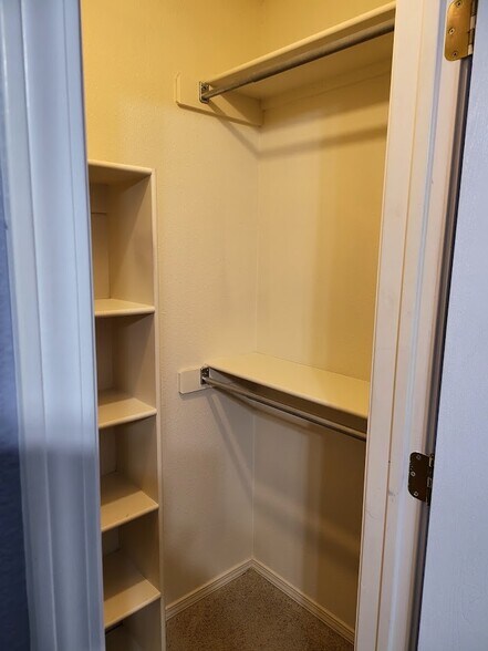 Building Photo - 616 NE Fenway Ave