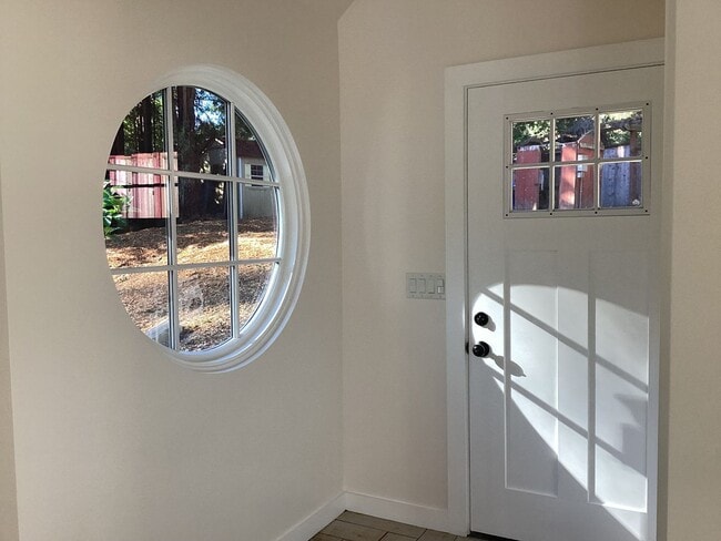 Building Photo - Desirable Soquel Location