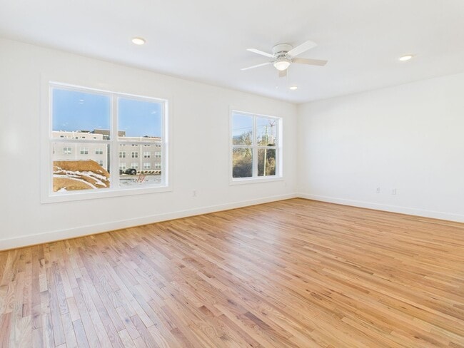 Building Photo - 907 Bainbridge St