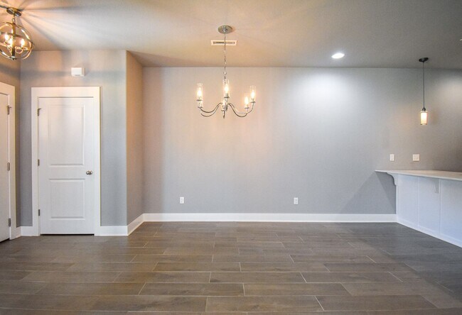 Building Photo - Luxurious 4 Bedroom, 3.5 Bathroom Home In Fayetteville, AR
