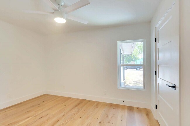 Building Photo - 1813 Magnolia Dr