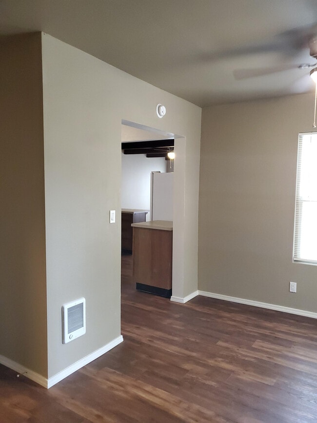 Building Photo - 3213 Center St NE