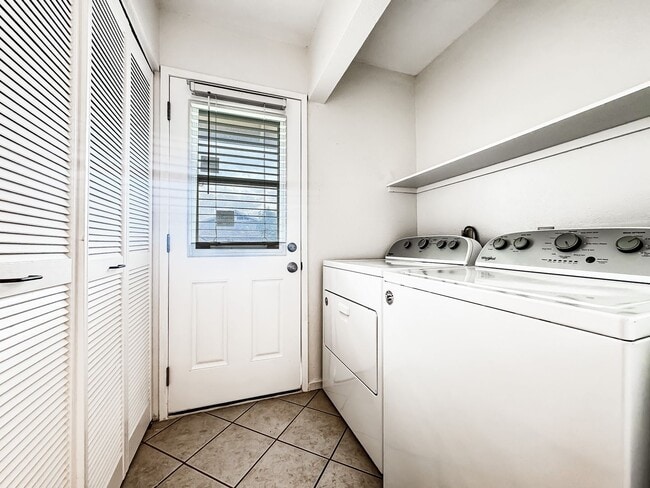 Building Photo - Mililani House with A/C