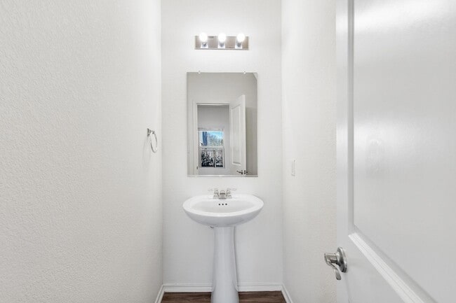 Building Photo - 189 Andross Ln