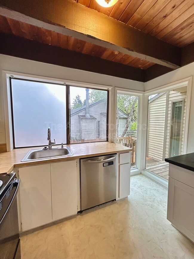 Building Photo - 4905 SW 152nd Ave