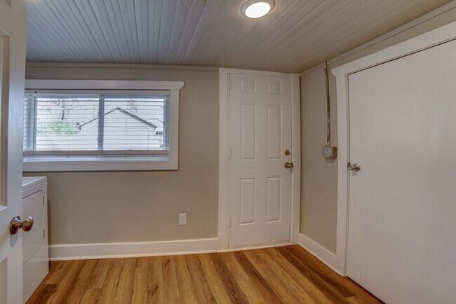 Building Photo - Dreamy Craftsman 3/2 Expertly Remolded